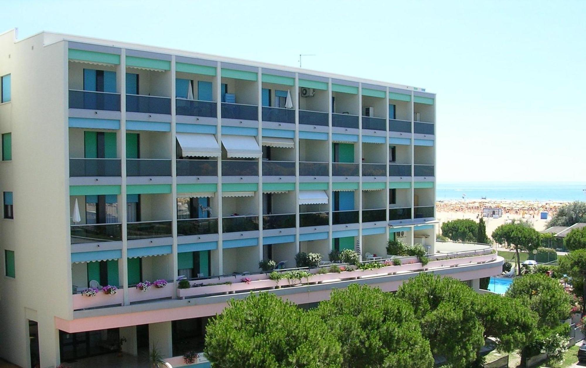 Seafront With Pool In Apartment *
