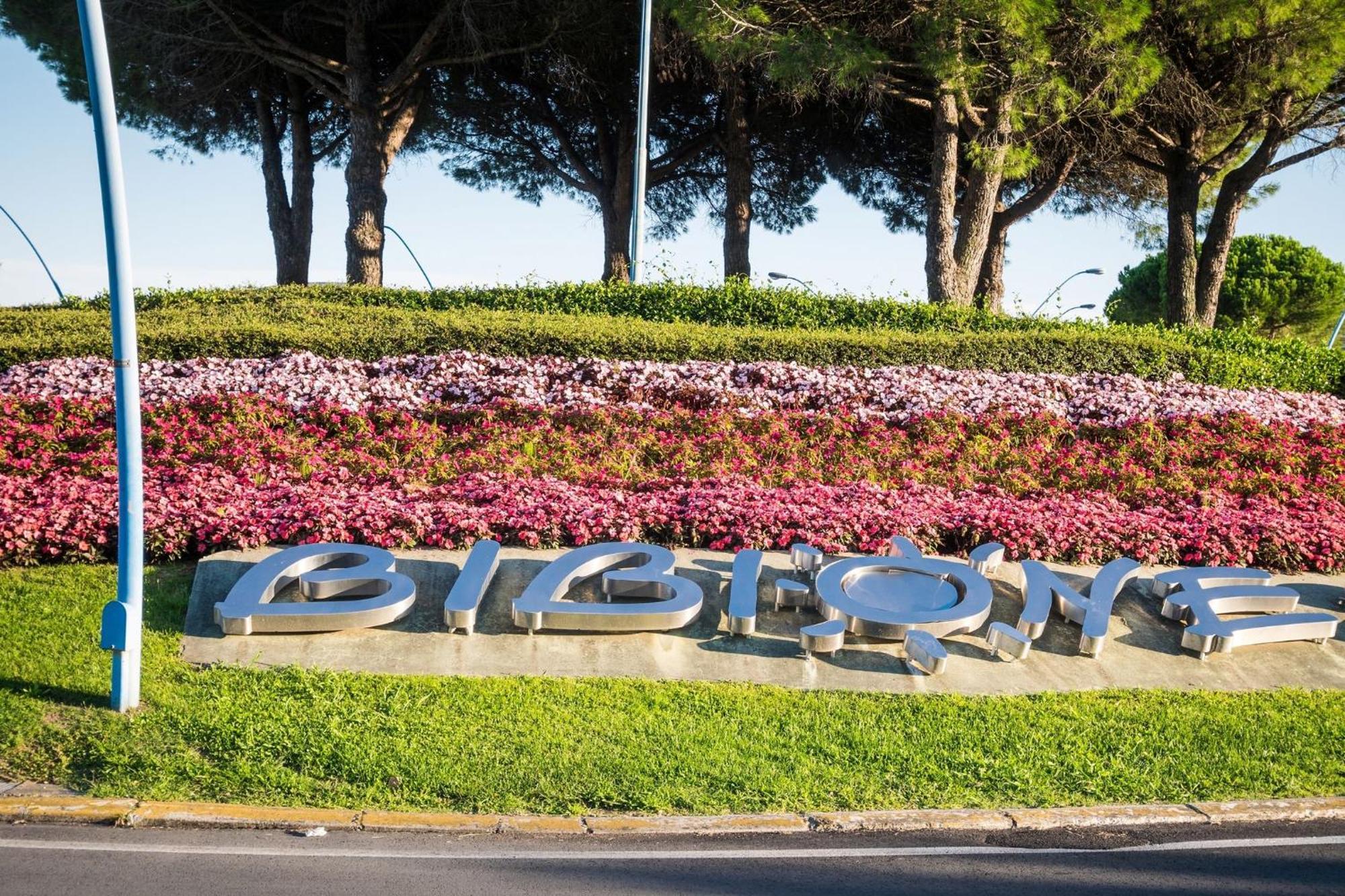 Seafront With Pool In Bibione