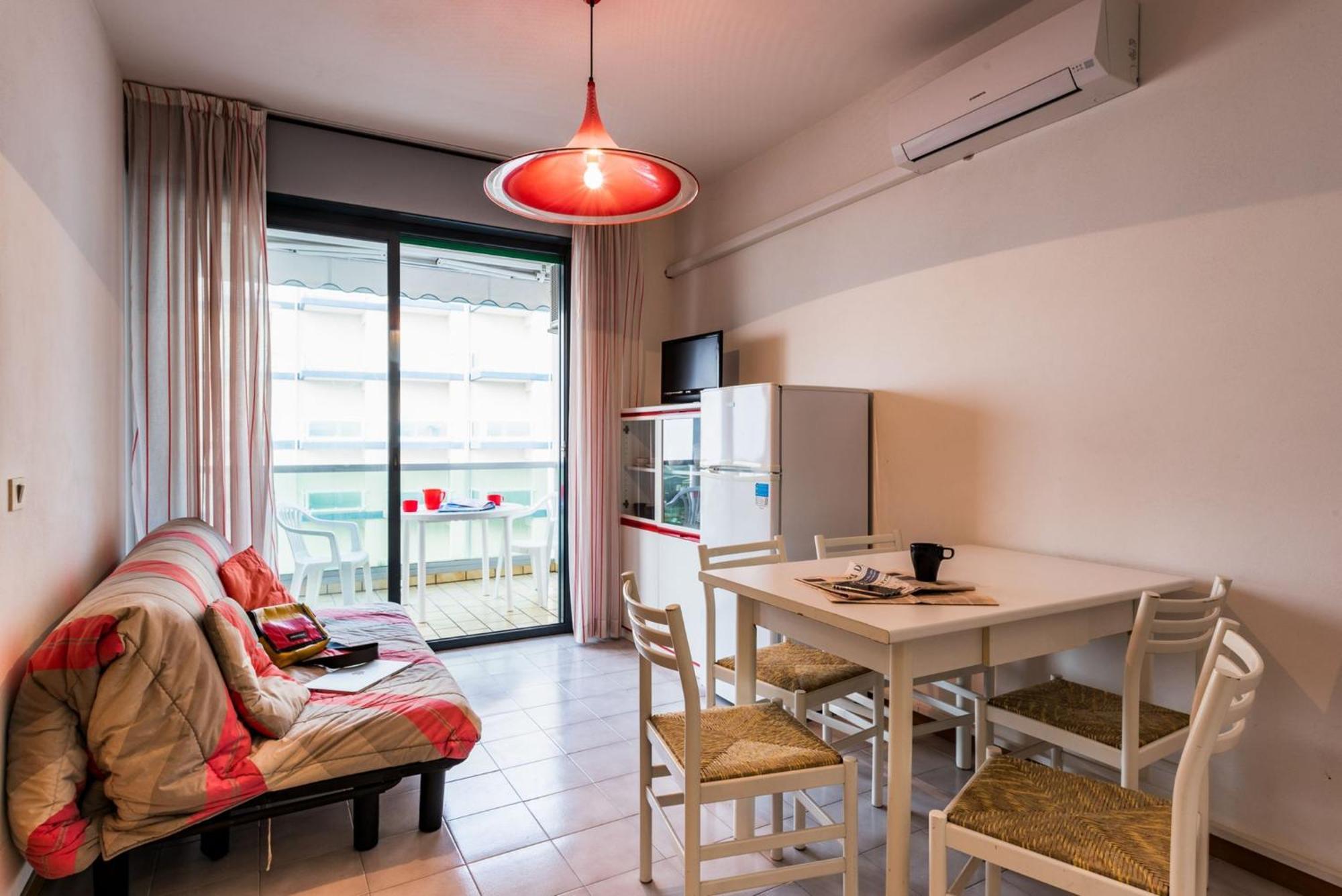 Apartment Seafront With Pool In Bibione